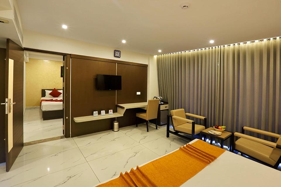 Hotel Renai Sreekrishna Guruvāyūr Exteriér fotografie